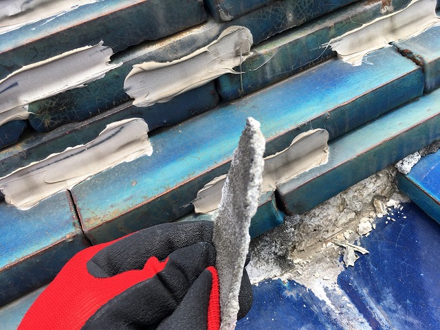 剥離が生じた漆喰